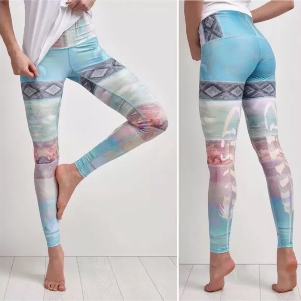 NWOT Teeki Tarot Magic Hot Pant Leggings Size Large